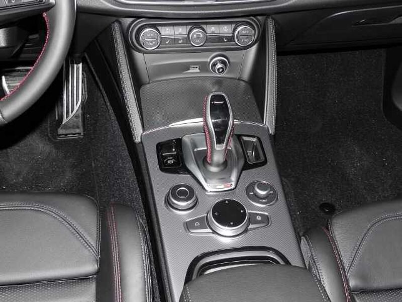 Alfa Romeo Stelvio Competizione Q4 Allrad Navi Leder