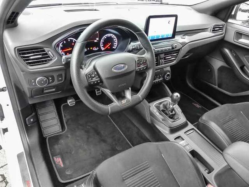 Ford Focus Turnier ST 280PS HUD AD Navi Soundsystem B & O LED Kurvenlicht Sperrdiff.